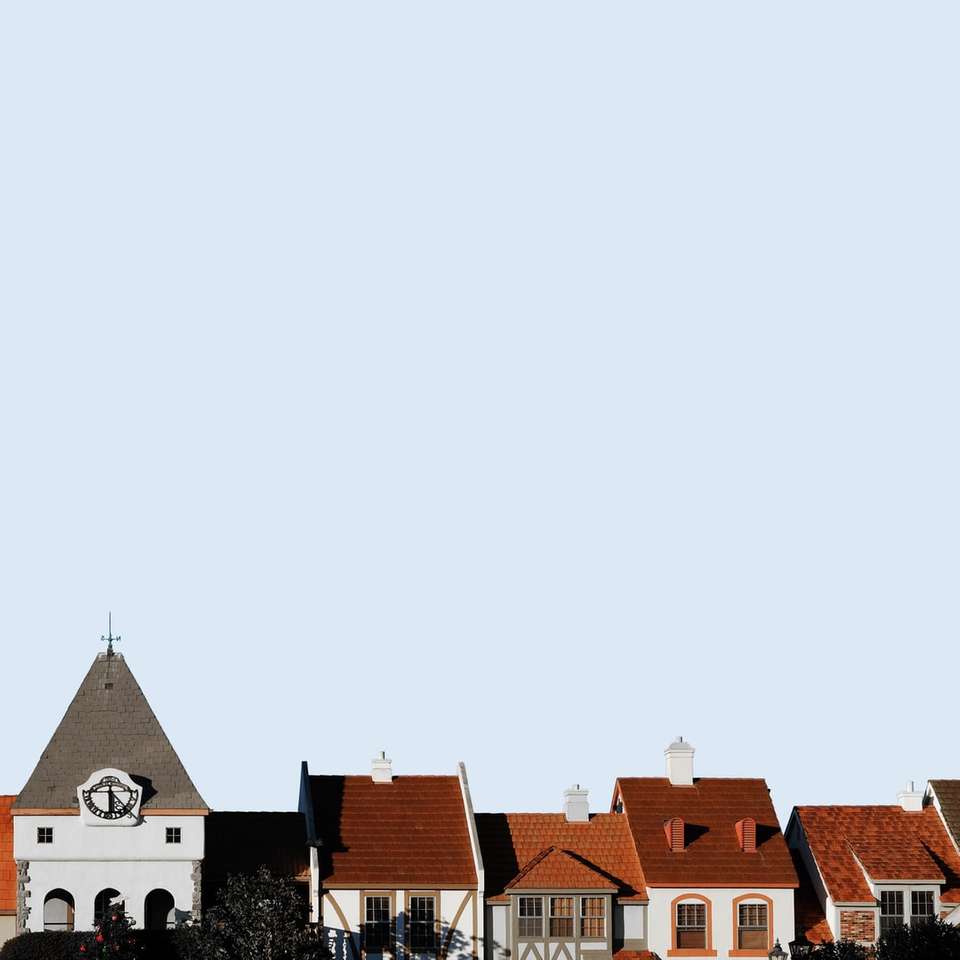 barna és fehér kis falu kirakós online