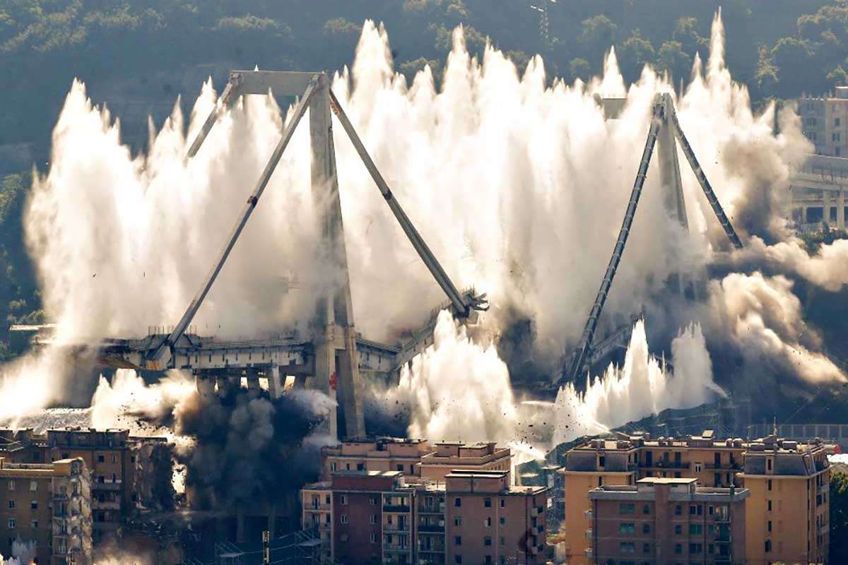 esplosione del ponte Morandi puzzle online