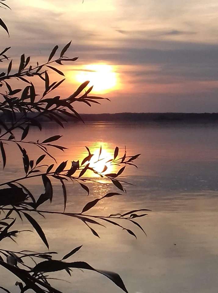 Puesta de sol en el lago rompecabezas en línea
