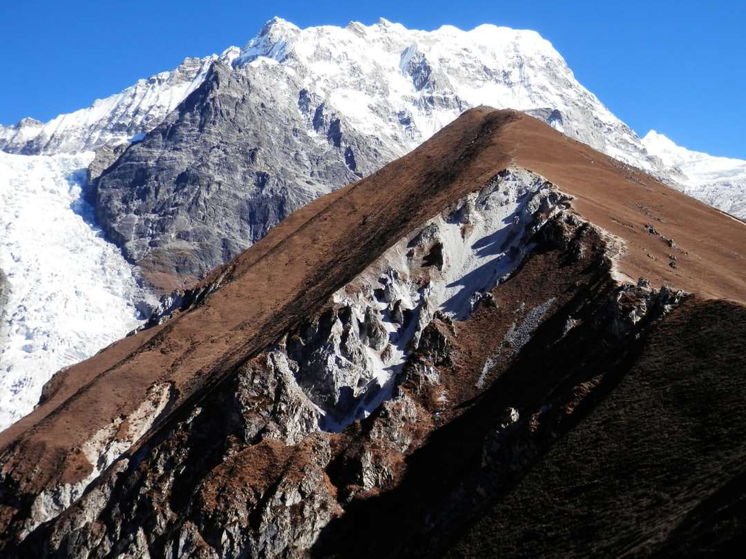 планина, покрита със сняг онлайн пъзел