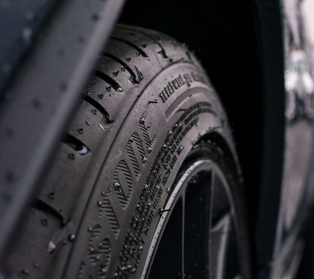 rueda negra y gris con neumático rompecabezas en línea