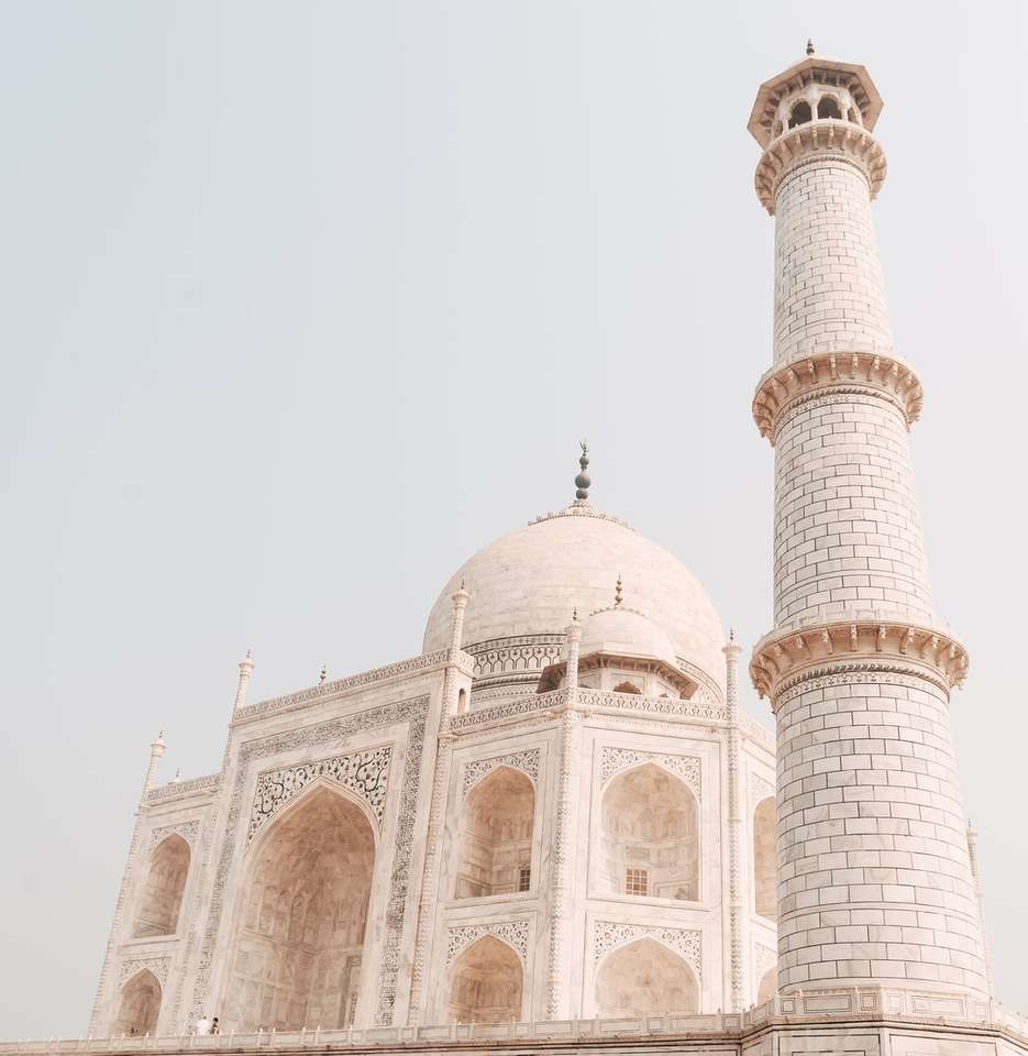 Minarett von Taj Mahal, Agra in Indien Online-Puzzle