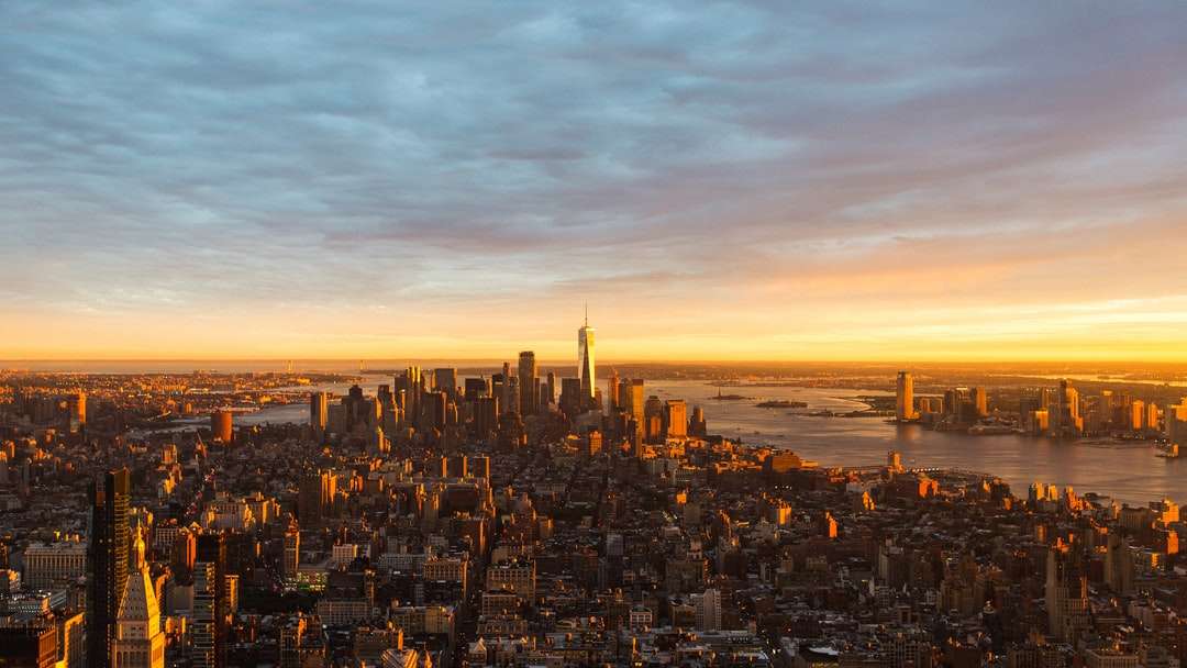 въздушна фотография на градски пейзаж онлайн пъзел
