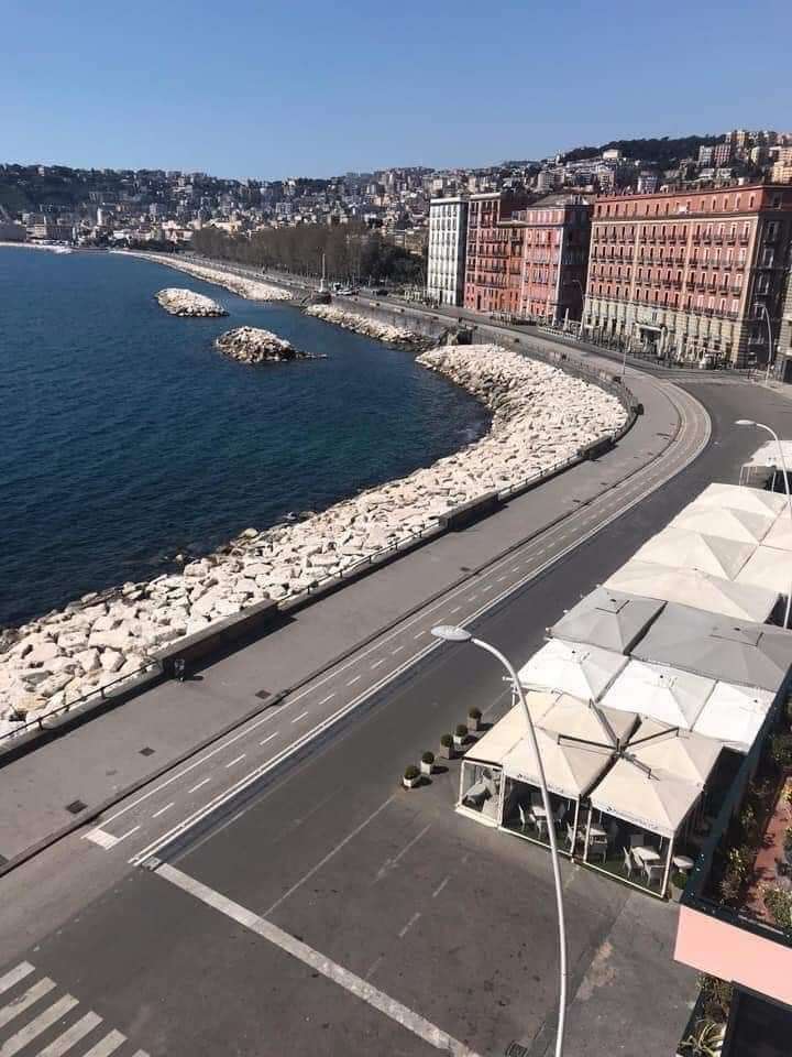 Front de mer de Naples Covid puzzle en ligne