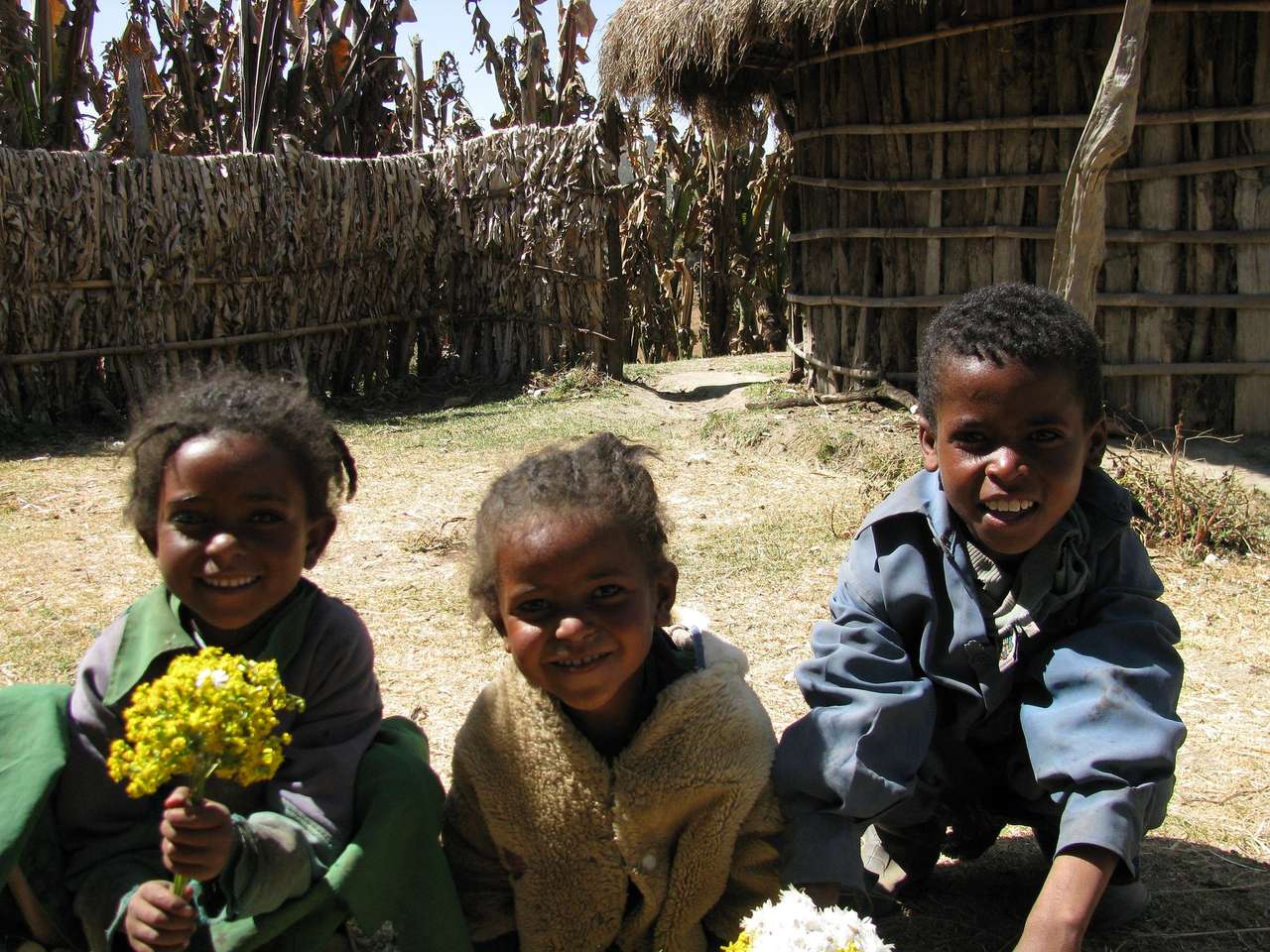 家の前でアフリカの子供たち ジグソーパズルオンライン