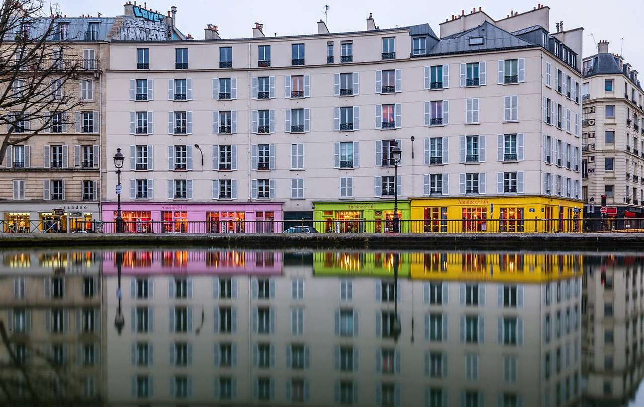Париж отражается в воде онлайн-пазл