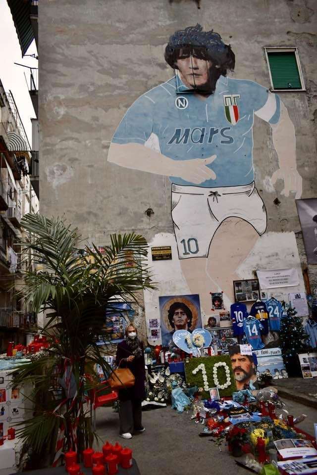 muurschilderingen van Maradona in Napels Italië legpuzzel online