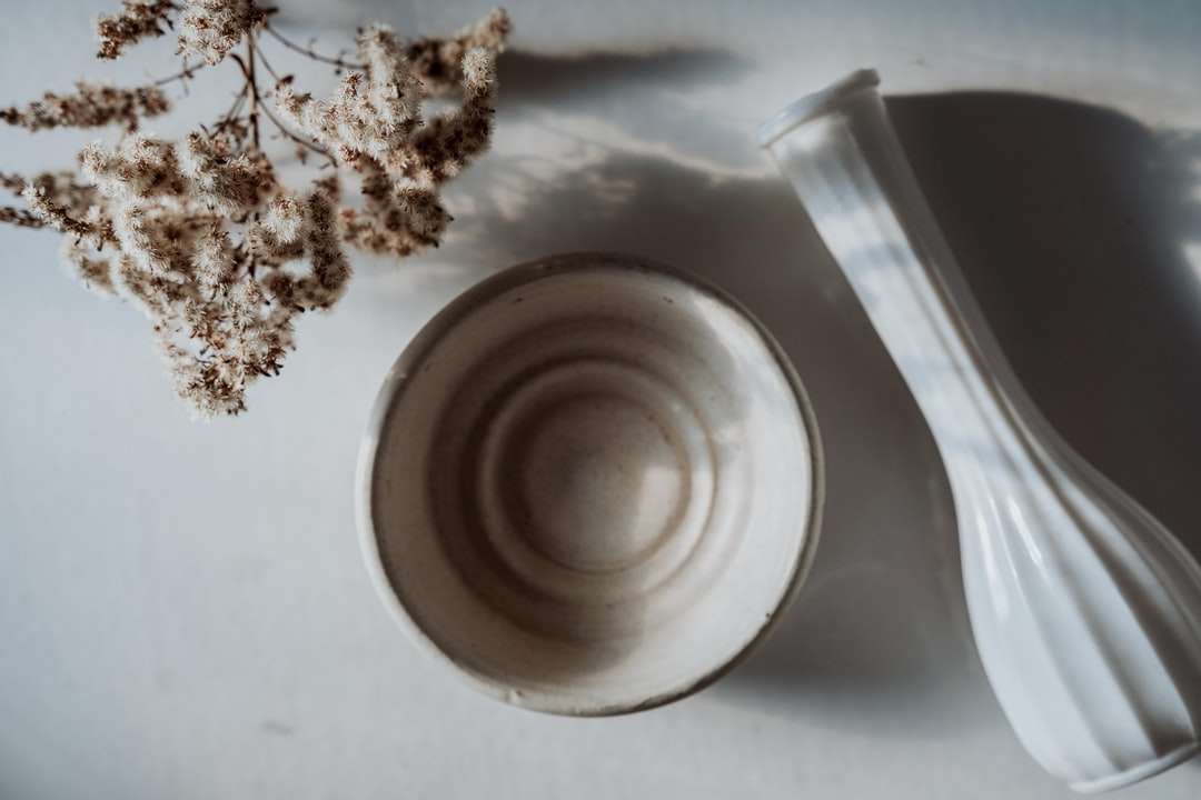 ciotola in ceramica bianca con polvere marrone puzzle online