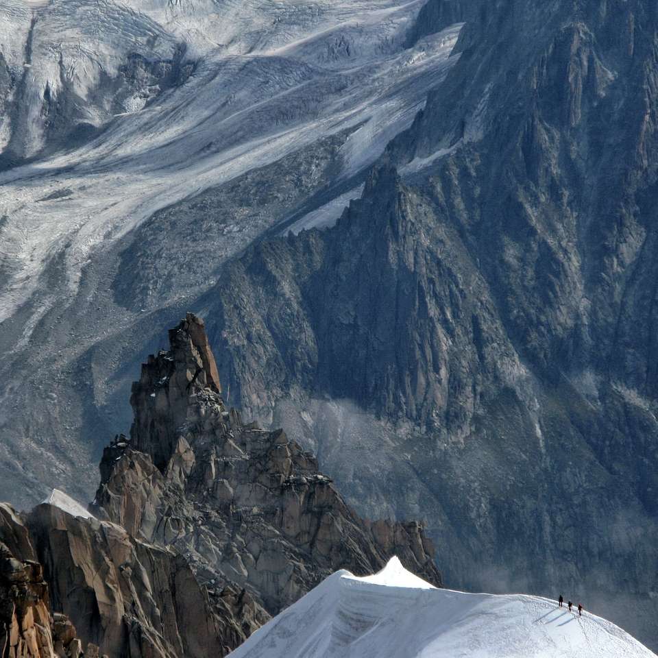 vista aérea do pico da montanha rochosa quebra-cabeças online