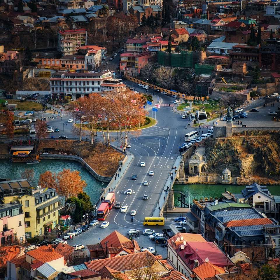 luchtfoto van stadsgebouwen overdag online puzzel