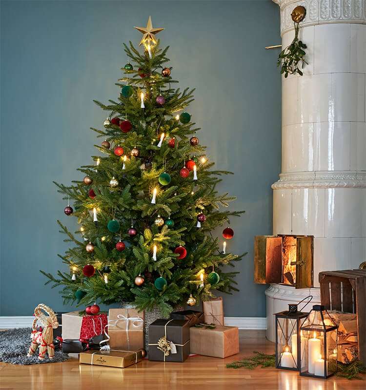 Коледна елха с подаръци онлайн пъзел