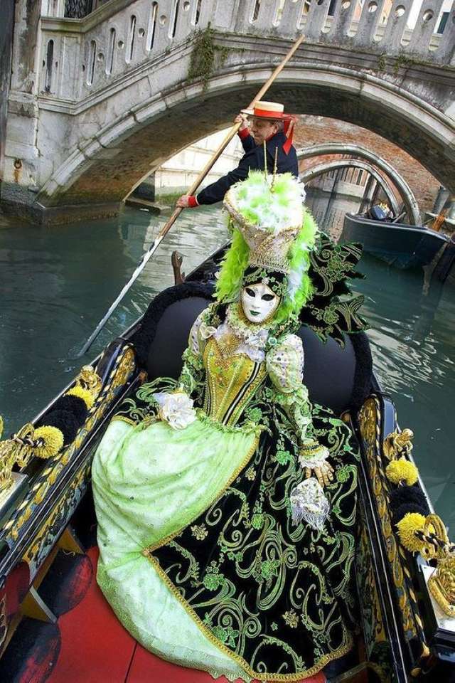Maskers en kostuums van carnaval in Venetië online puzzel