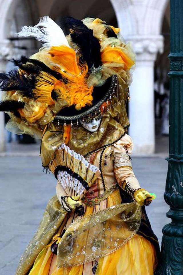 Venice Carnival masks and costumes online puzzle