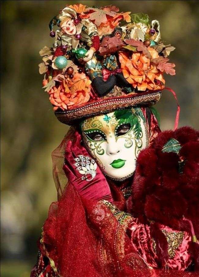 Măști și costume de carnaval de la Veneția jigsaw puzzle online