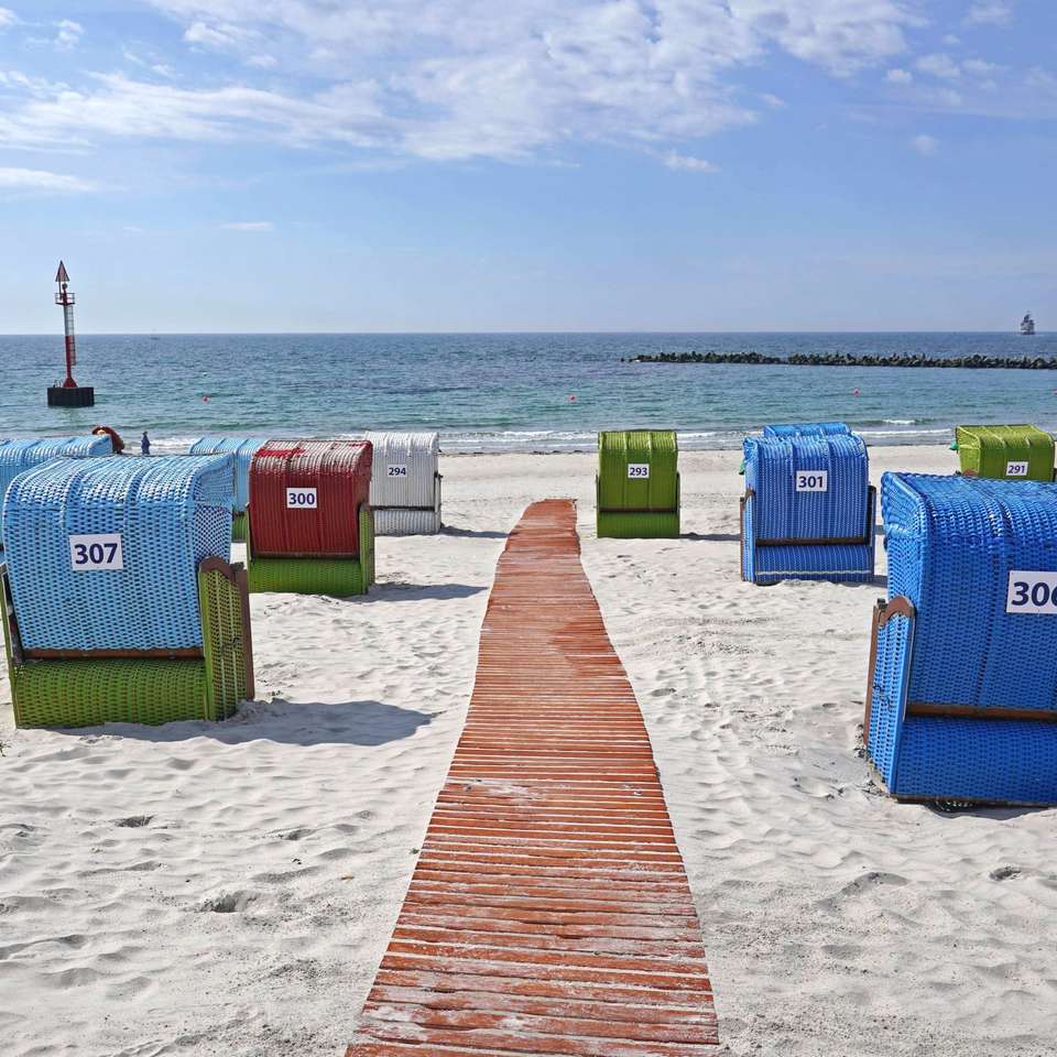 Plážová lehátka na ostrově Helgoland skládačky online