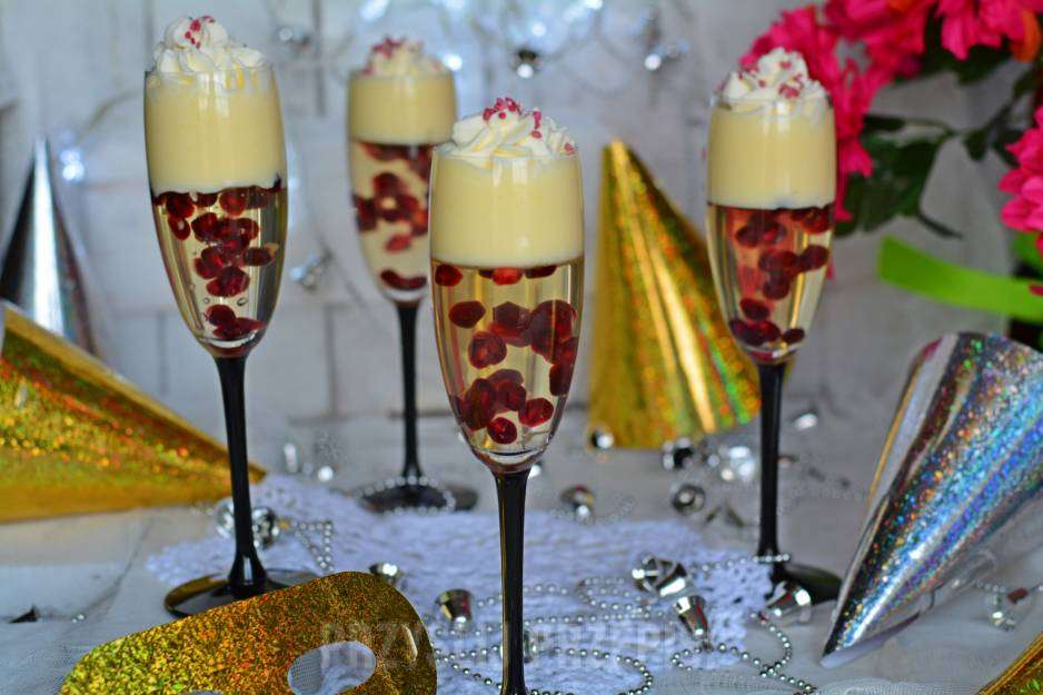 champagne efterrätt med granatäpple och vit choklad pussel på nätet