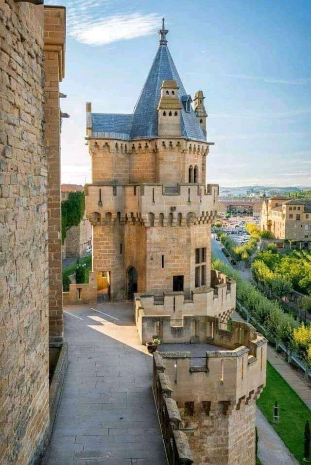 Det kungliga slottet i Olite Navarra Spanien Pussel online