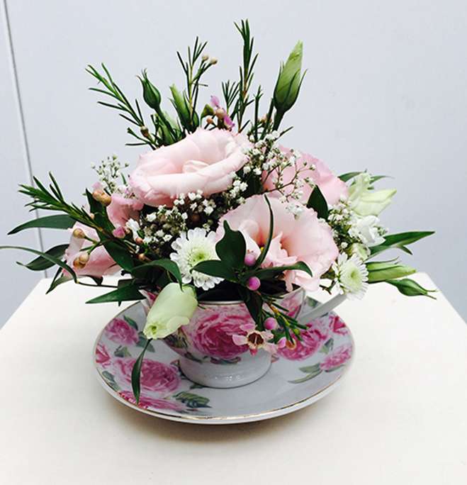 virágok egy csészében kirakós online