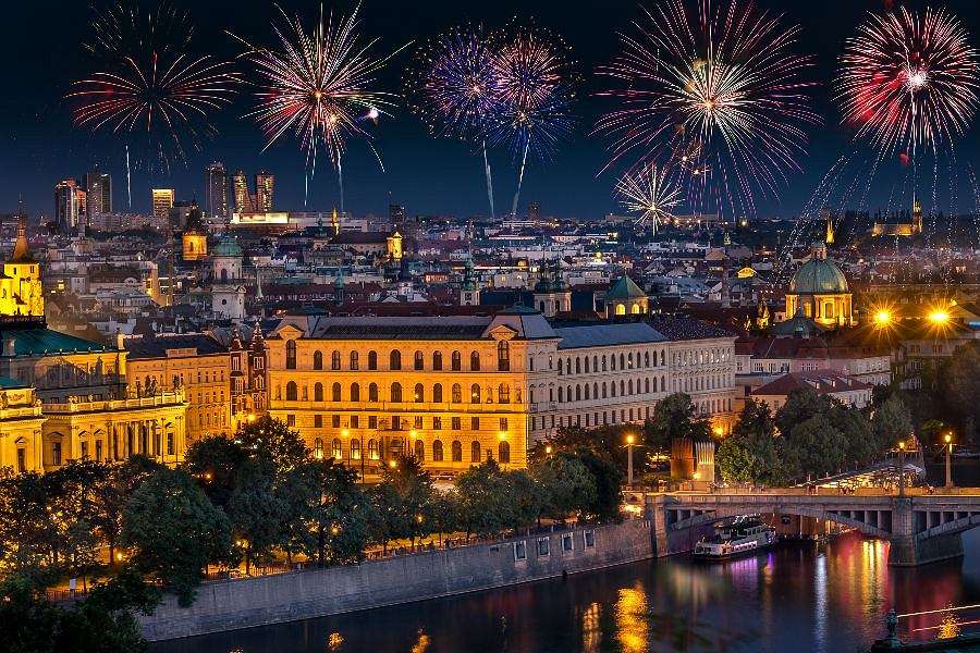 Прага в новогоднюю ночь онлайн-пазл