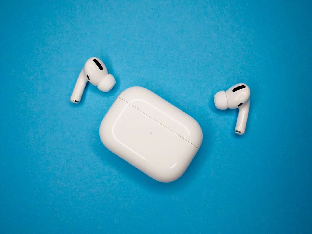 white apple airpods charging case jigsaw puzzle online