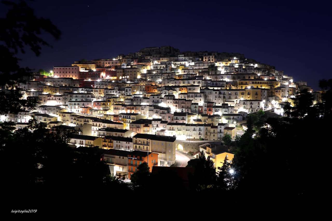 panoramatická noc Calitri Itálie skládačky online