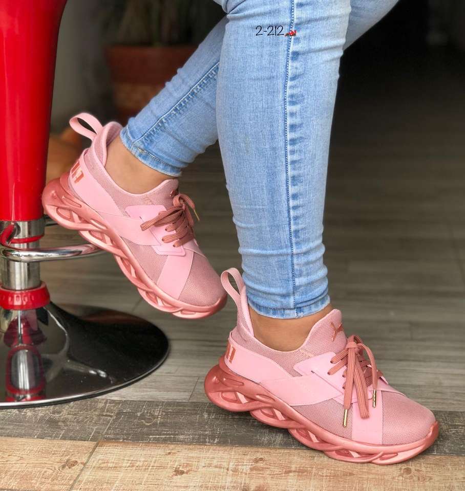 рожеві туфлі онлайн пазл