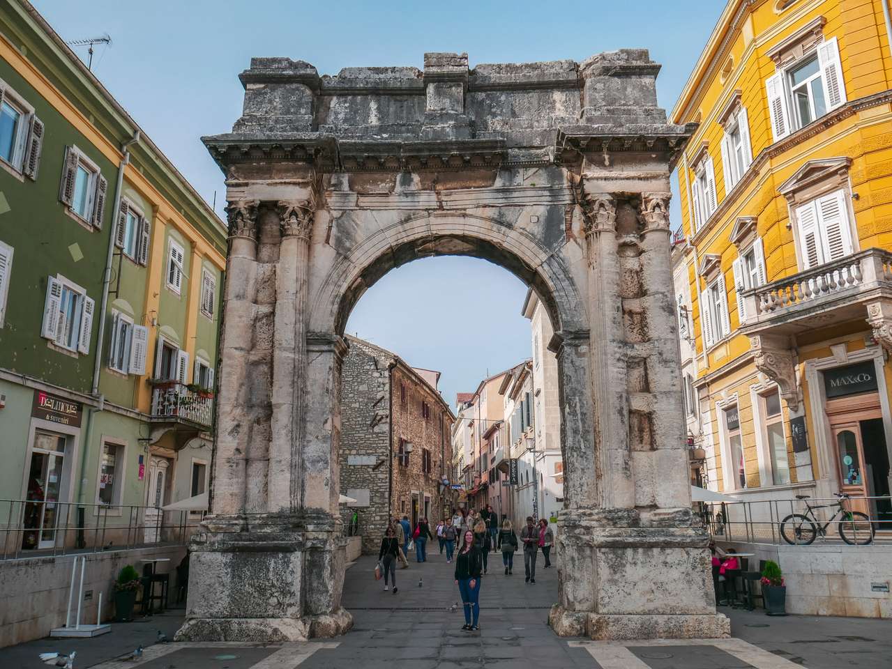 Arco de Pula de los Sergians Istria Croacia rompecabezas en línea