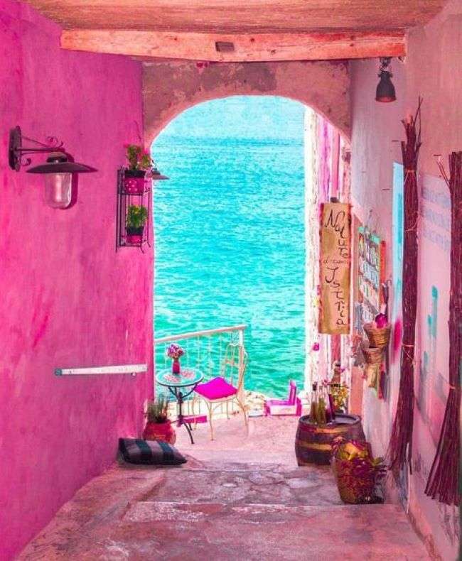 Roze huis aan zee Istrië Kroatië legpuzzel online