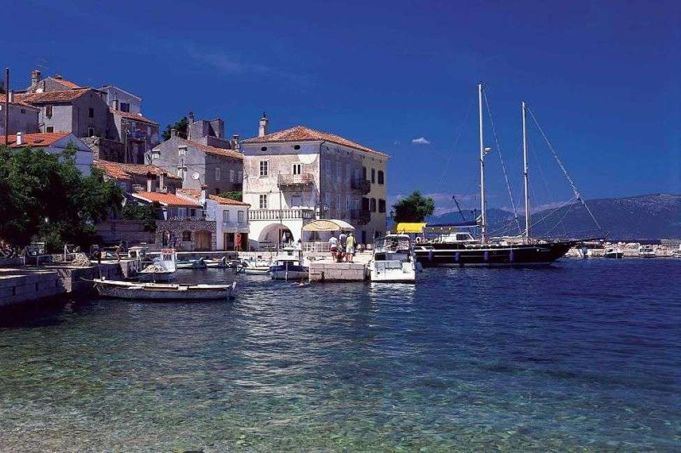 Cres kikötő szigete, Horvátország online puzzle