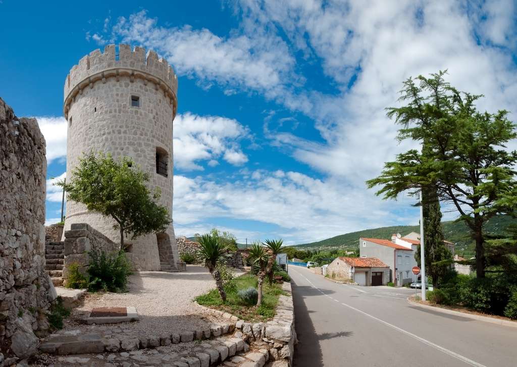 Turnul insulei Cres Croația jigsaw puzzle online