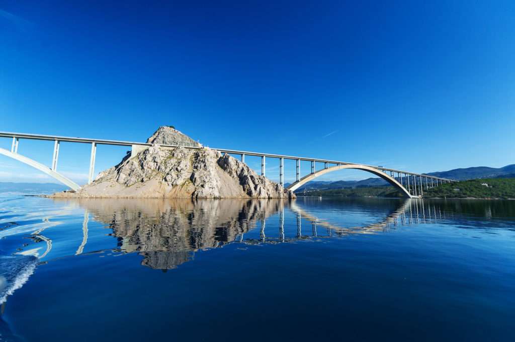Broar mellan öarna i Krk Kroatien pussel på nätet