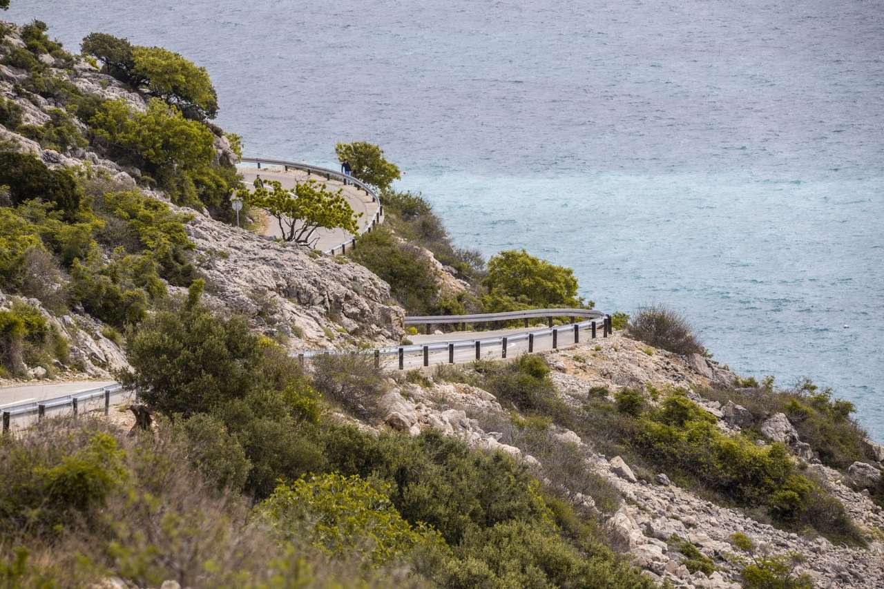 Strada costiera sull'isola di Krk Croazia puzzle online