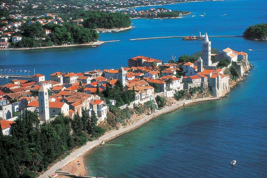 Ciudad en la isla Rab Croacia rompecabezas en línea