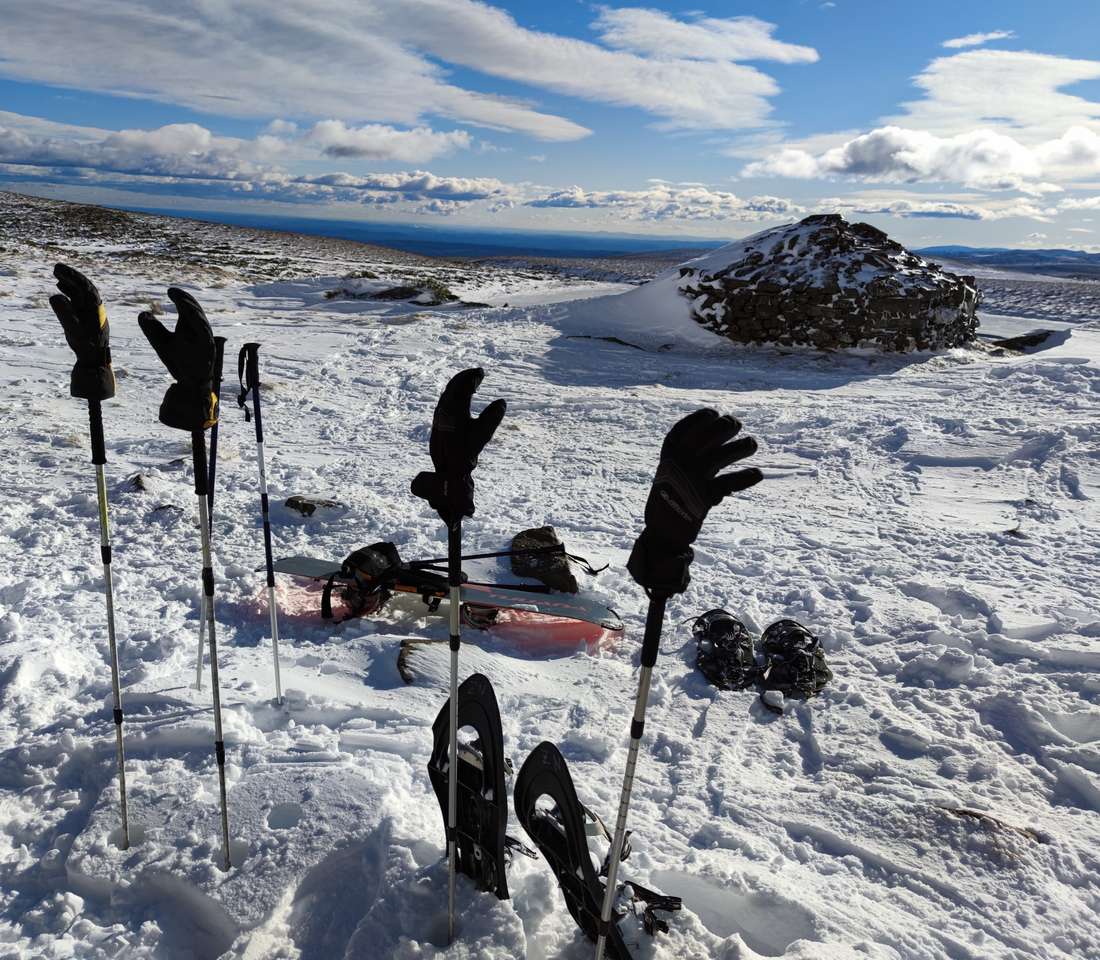 Rade cu zăpada prin munții din Sanabria puzzle online