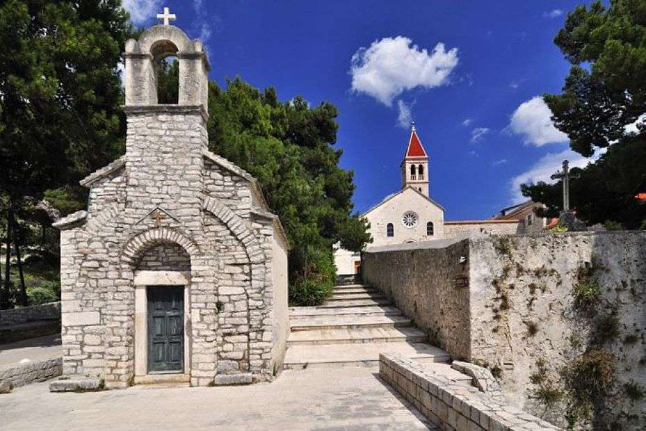 Cidade da ilha de Brac de Bol Croácia puzzle online