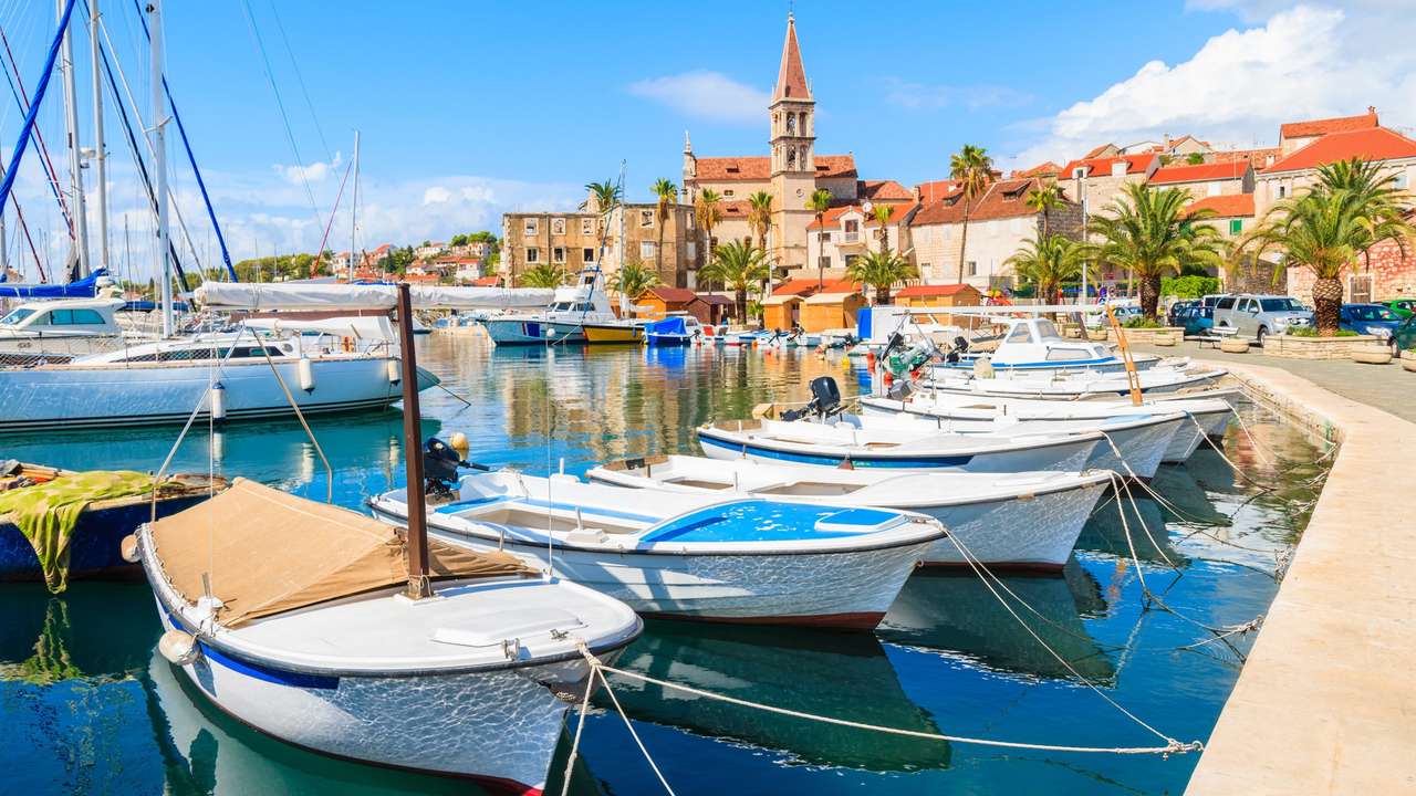 Città dell'isola di Brac di Milna Croazia puzzle online