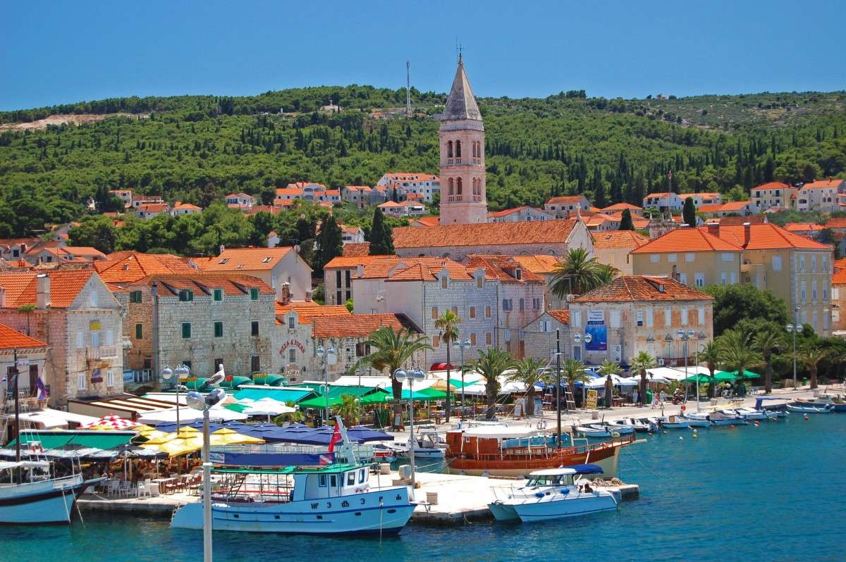 Città dell'isola di Brac di Supetar Croazia puzzle online