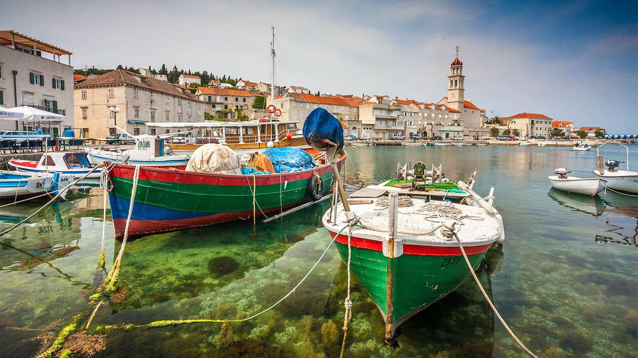 Ilha de Brac, cidade de Sutivan, Croácia puzzle online
