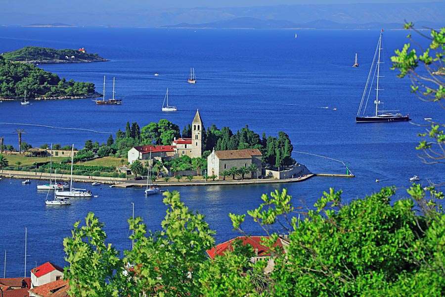 Františkánský klášter na ostrově Vis Chorvatsko online puzzle