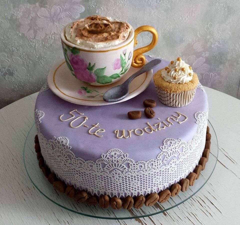 gâteau d'anniversaire avec une tasse de café puzzle en ligne