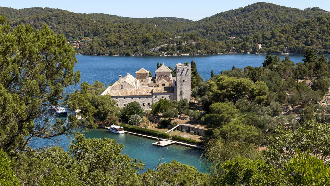 Островен манастирски комплекс Млет Хърватия онлайн пъзел