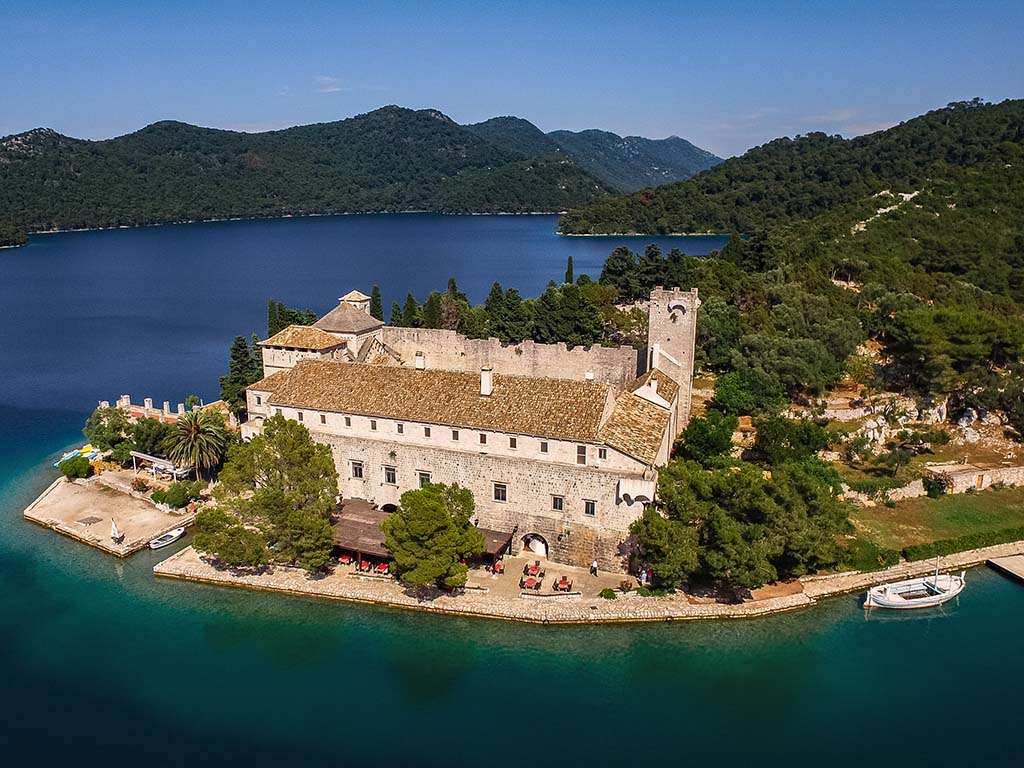 Complexo do mosteiro da ilha Mljet Croácia puzzle online