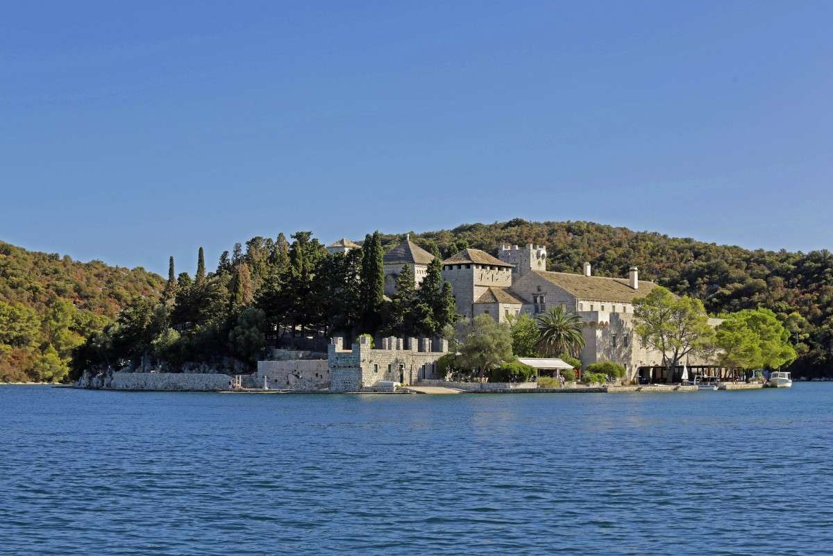 Островен манастирски комплекс Млет Хърватия онлайн пъзел