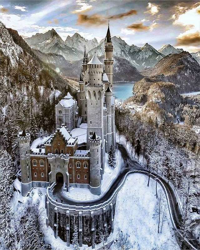Германия- замок в горах онлайн-пазл