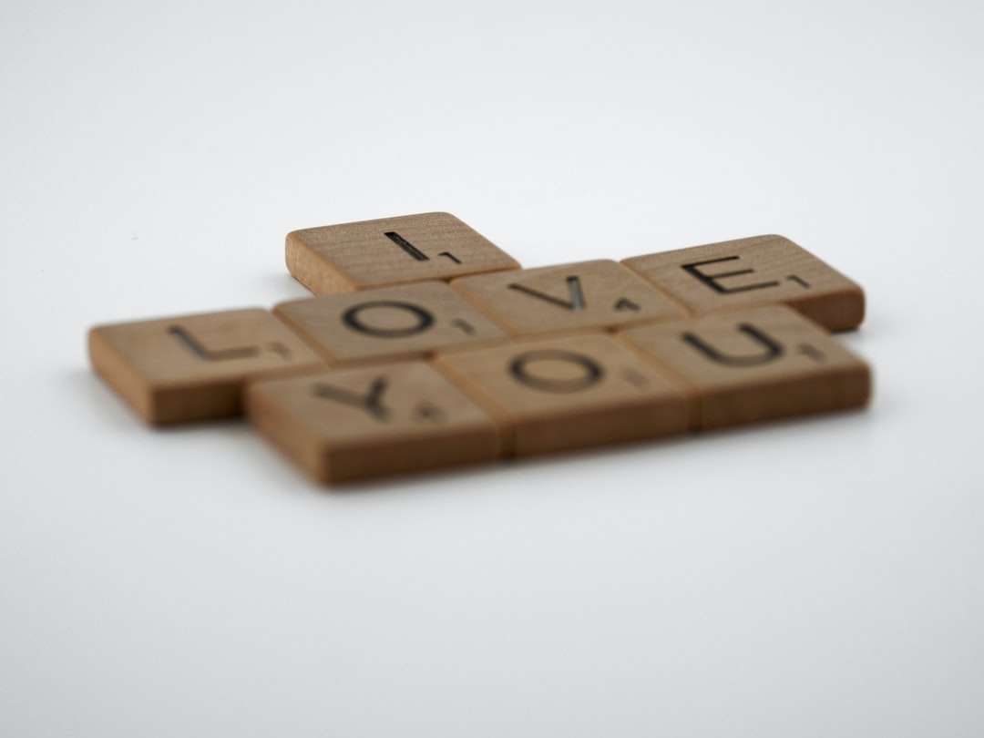lettera t in legno marrone puzzle online