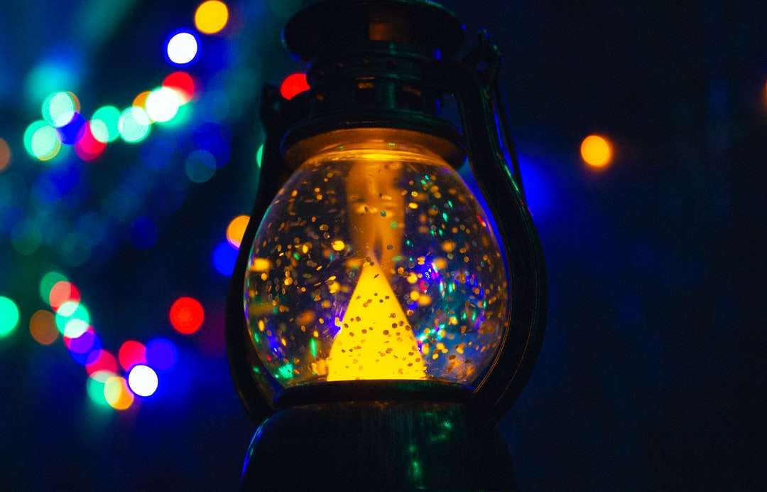 helderglazen kandelaar met verlichte lichtslingers legpuzzel online
