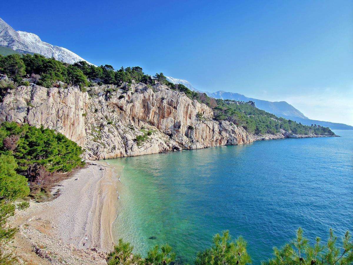 Costa en Makarska Croacia rompecabezas en línea