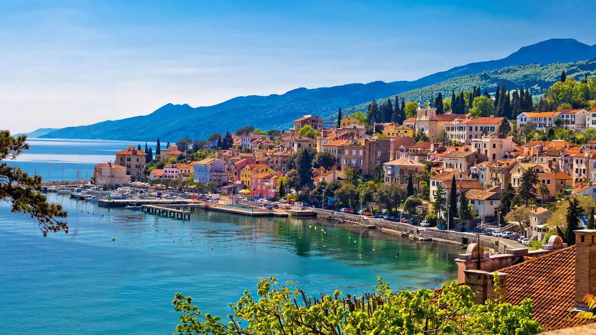 Cidade costeira de Opatija na Croácia puzzle online