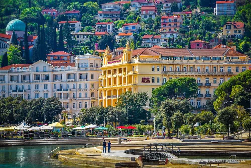 Kuststad Opatija in Kroatië legpuzzel online