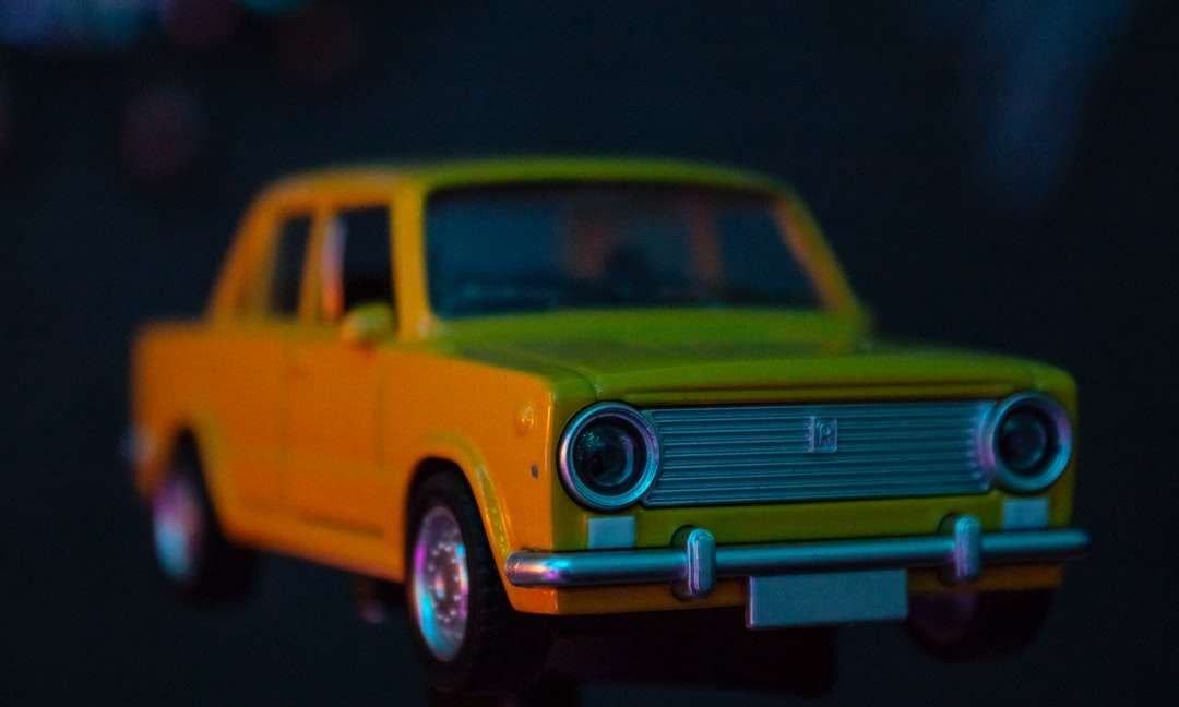 voiture vintage jaune et verte puzzle en ligne
